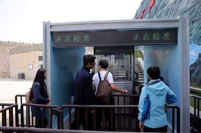 云陽龍缸景區開啟“刷臉入園” 人工智能重塑游覽管理新時代